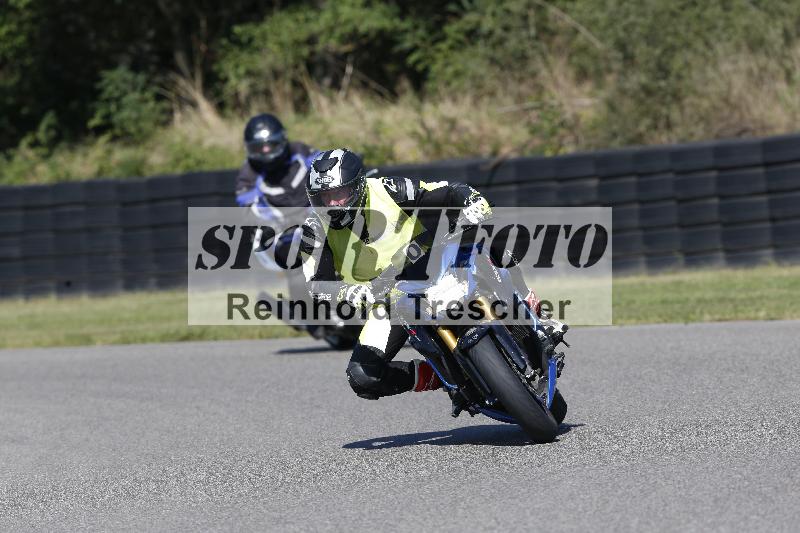 /Archiv-2025/49 26.08.2025 Cornu Master School ADR/blau-bleu/0-4